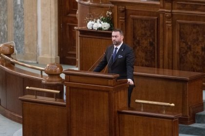 Senatorul PNL Maramures, Cristian Niculescu Țâgârlaș, ia cuvântul în plenul Senatului.