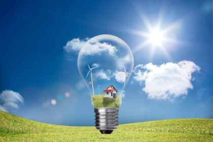 Energie verde obținută din resurse regenerabile. Curent electric direct de la soare.