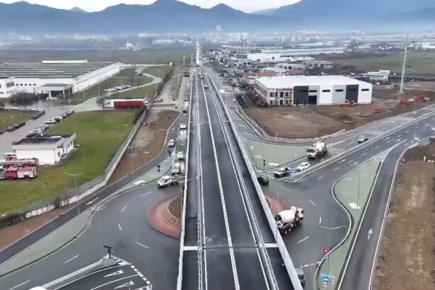 Pasajul suprateran de la Italsofa din Baia Mare a fost deschis pe 18 decembrie 2025.