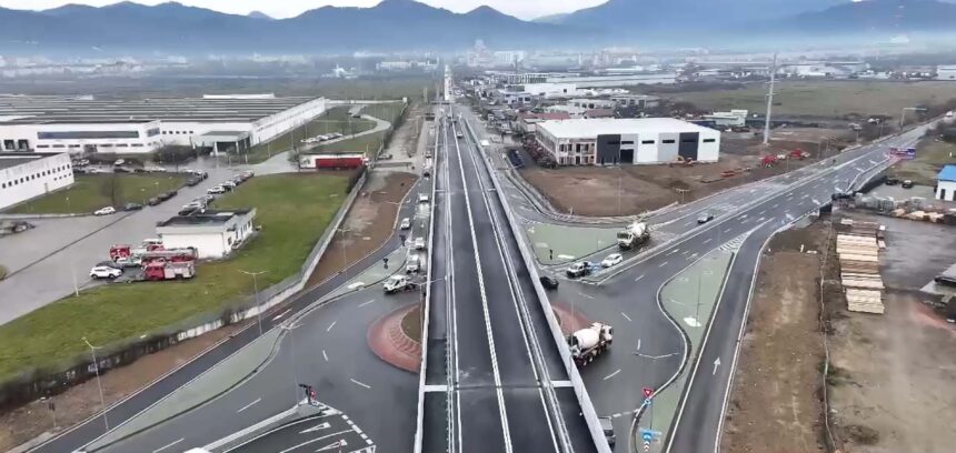 Pasajul suprateran de la Italsofa din Baia Mare a fost deschis pe 18 decembrie 2025.