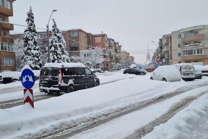 Baia Mare ianuarie 2026. Orașul este sub zăpadă. Străzile nu sunt curățate, iar trotuarele sunt impracticabile.