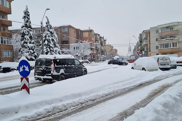Baia Mare ianuarie 2026. Orașul este sub zăpadă. Străzile nu sunt curățate, iar trotuarele sunt impracticabile.