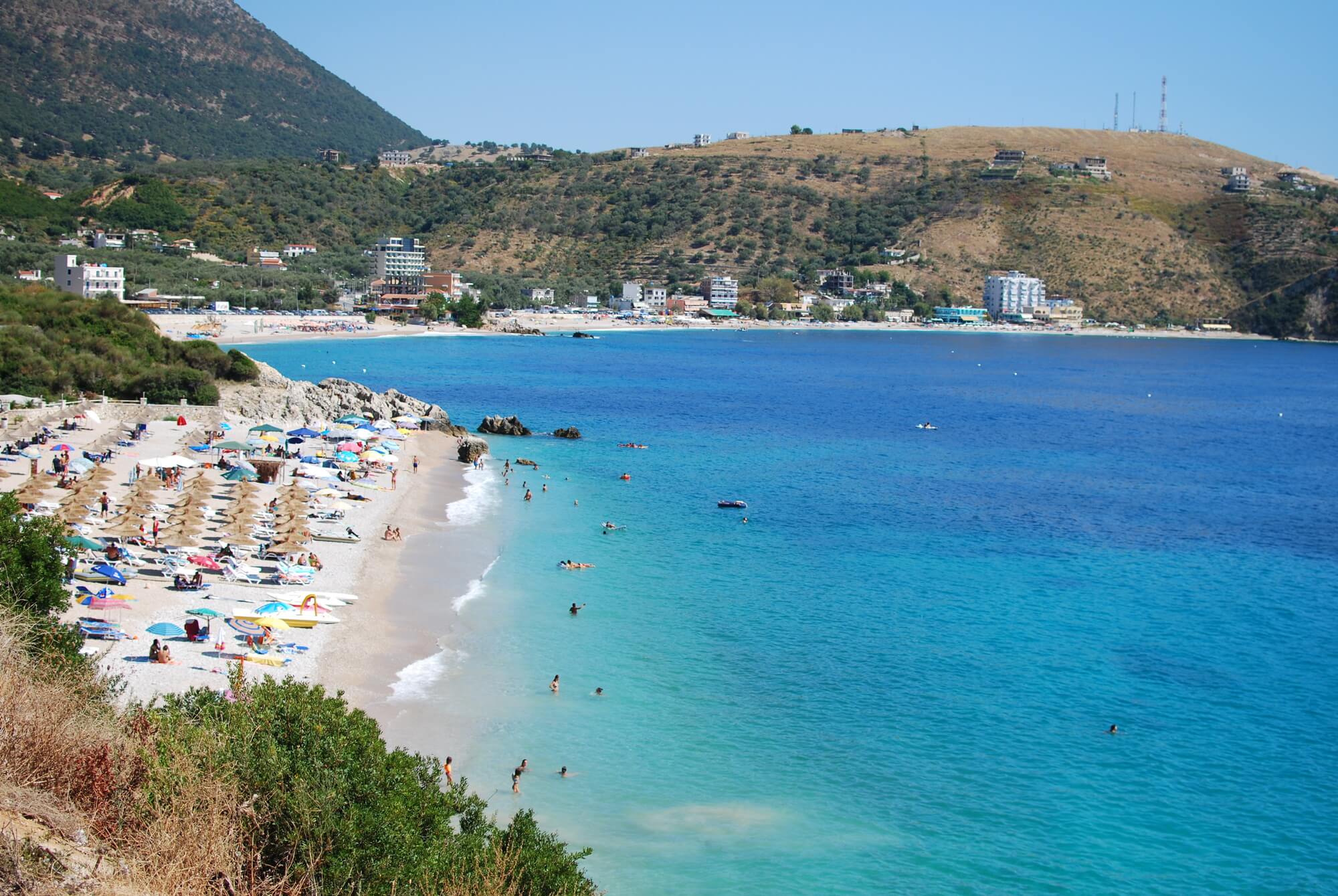 Plaja la Marea Adriatică în Albania.