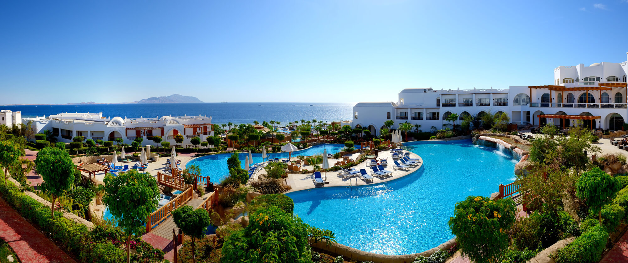 Panorama of the beach at luxury hotel and resort, Sharm el Sheikh, Egypt. Oferte Târgul de Turism 2026.