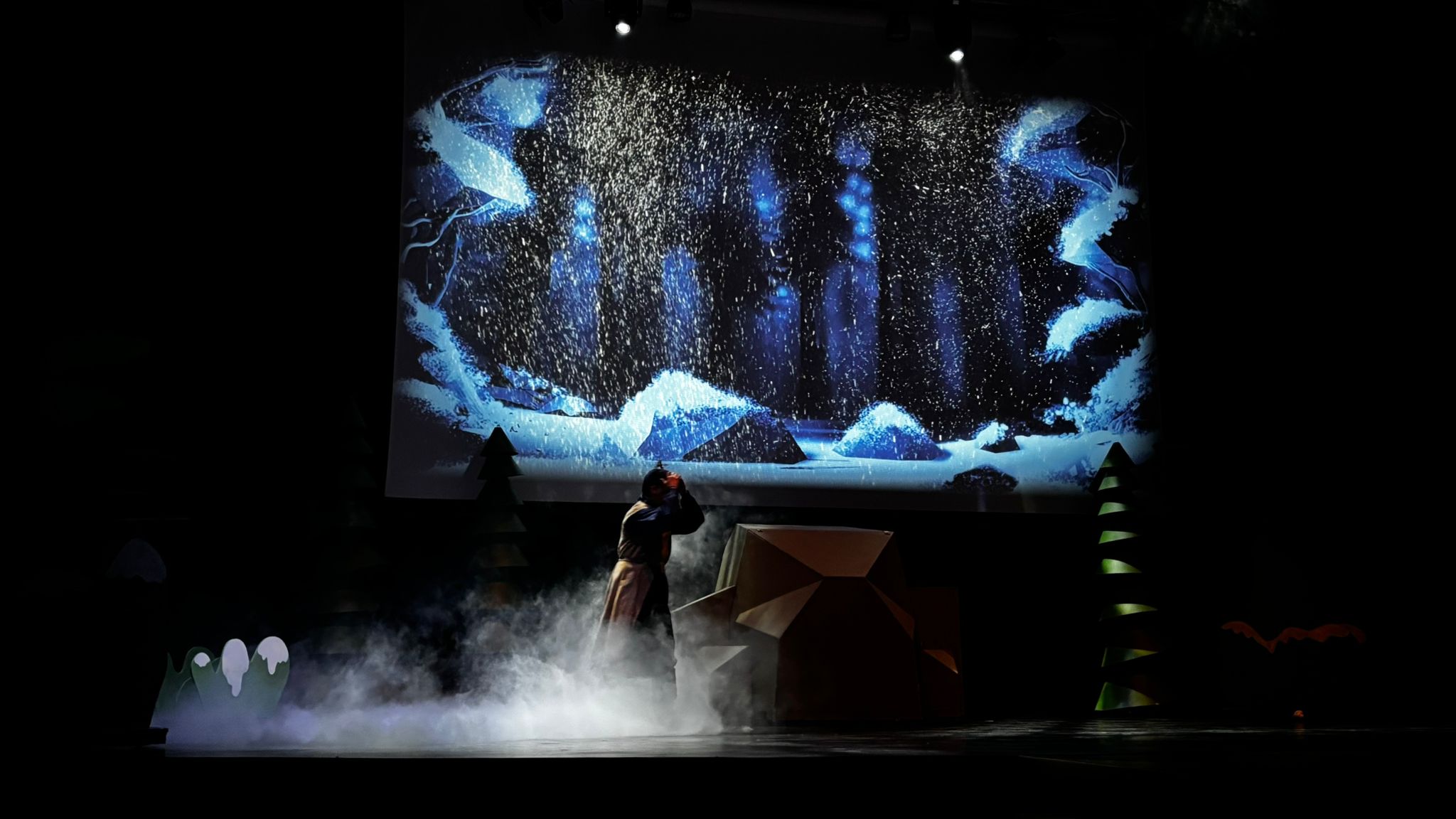 efecte scena spectacol bambi baia mare lumini proiectie teatru