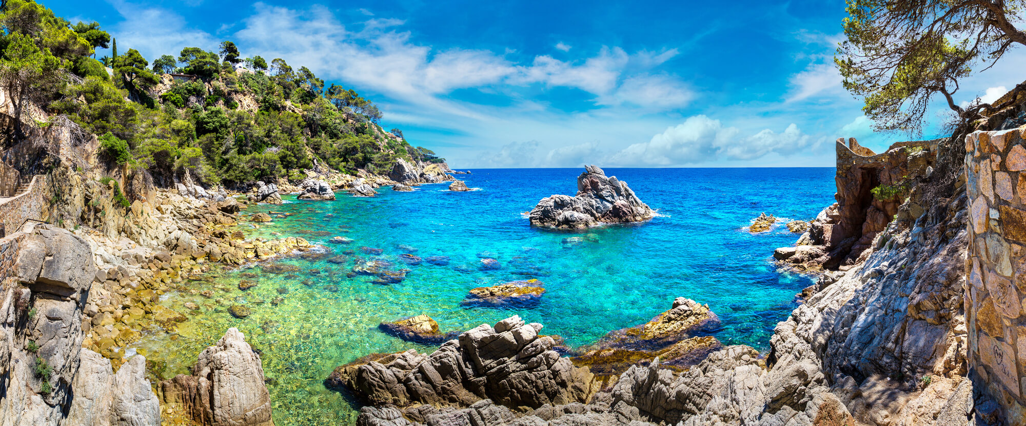 Lloret del Mar, peisaj spectaculos pe Costa Brava din Spania, una dintre destinațiile excursiei Barcelona Costa Brava
