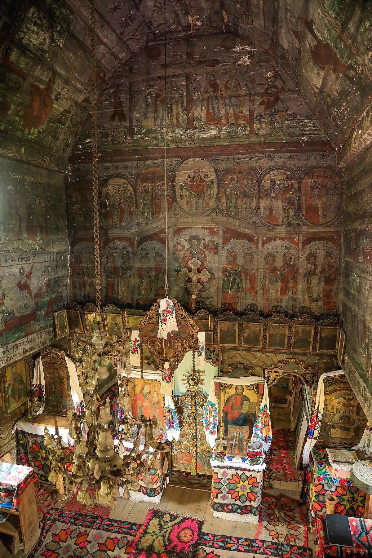 interior biserică de lemn Poienile Izei pictură tradițională UNESCO