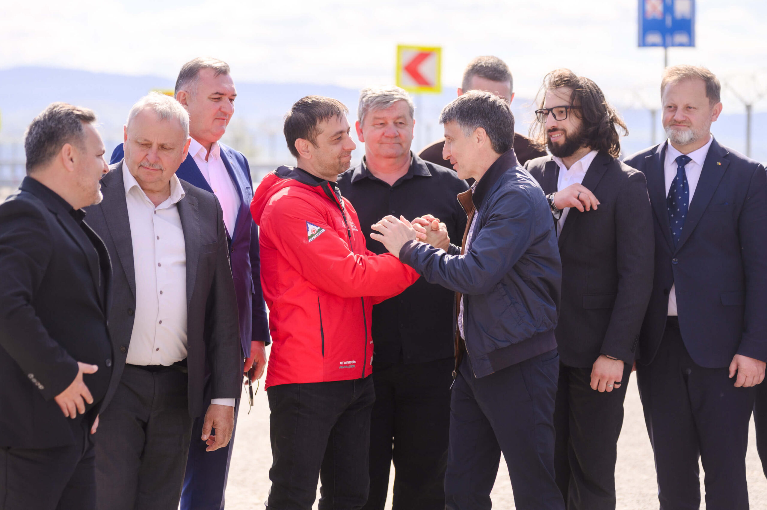 Oficiali români și ucraineni la recepția podului peste Tisa Sighet