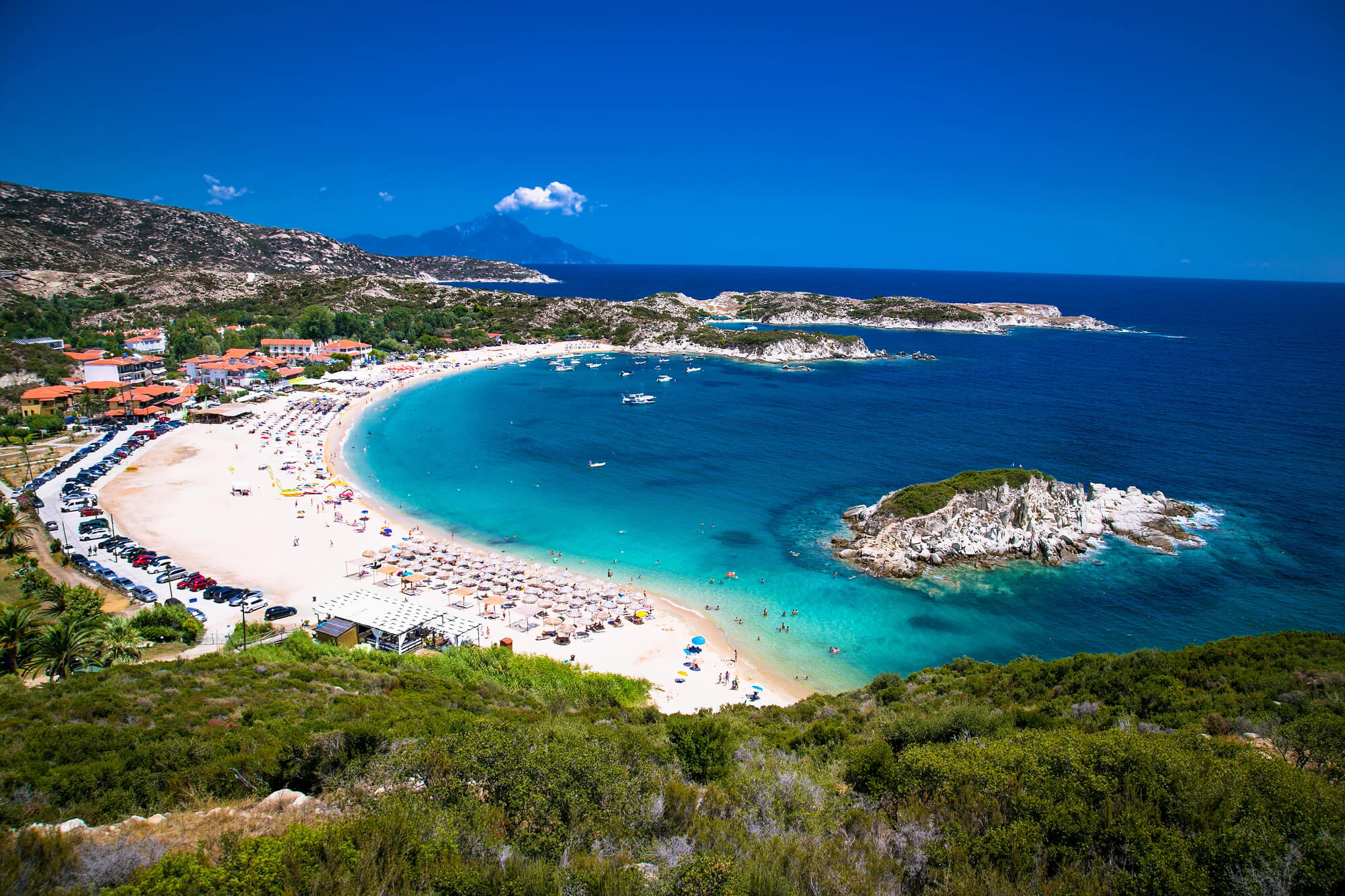 Plajă spectaculoasă din Halkidiki, Grecia, destinație inclusă în ofertele cu plecare din Baia Mare și Cluj