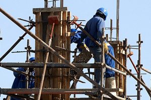 cofraje constructii sala de sport muncitori santier