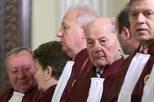judecatori curtea constitutionala disputa ani declaratie de avere interese