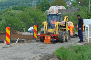 lucrari drum baia sprie barsana muncitori utilaj pod