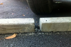 desigur, distanta e doar pentru scurgerea apei, v-ati prins