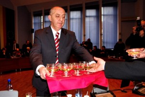 cristian anghel servind sampanie in cl