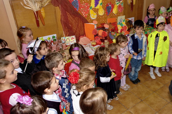 carnavalul toamnei la gradinita 28 baia mare 5