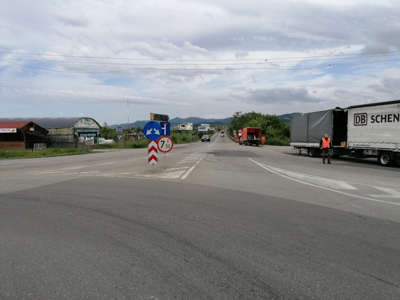 La Clubul Văcarilor din Baia Mare, circulația a fost deviată, în urma prăbușirii podului de peste Săsar, pe Șoseaua de Centură.