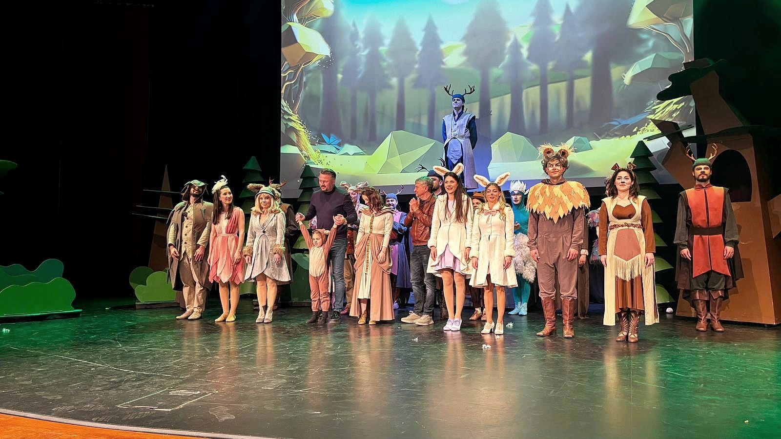 bambi spectacol baia mare ciprian rogojan scena final copii public