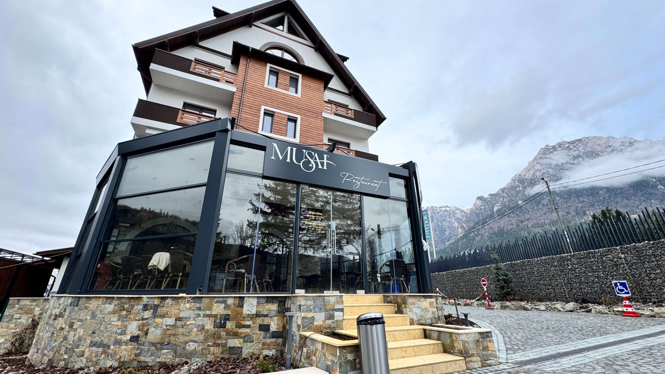 Hotel Valedor Busteni restaurant Musa si Muntii Bucegi