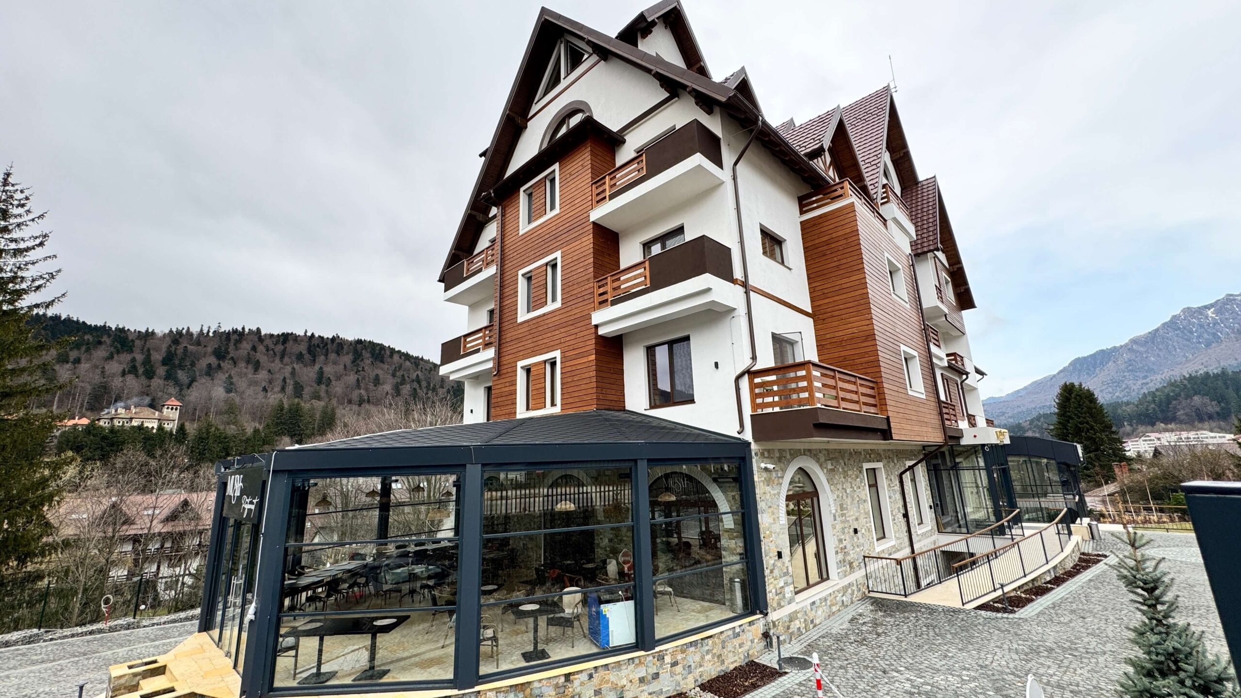 Hotel Valedor Busteni exterior hotel la poalele Muntilor Bucegi