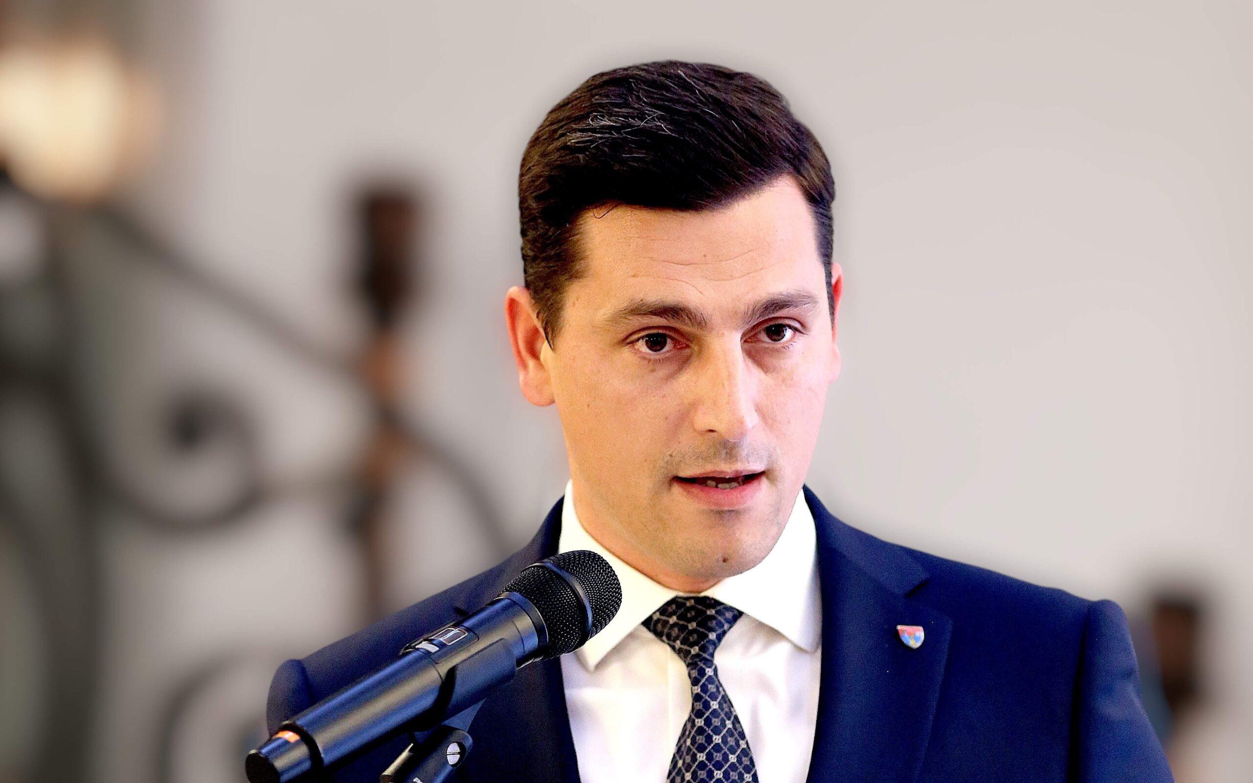 Ionel Bogdan la microfon în Parlament după momentul înjurăturii