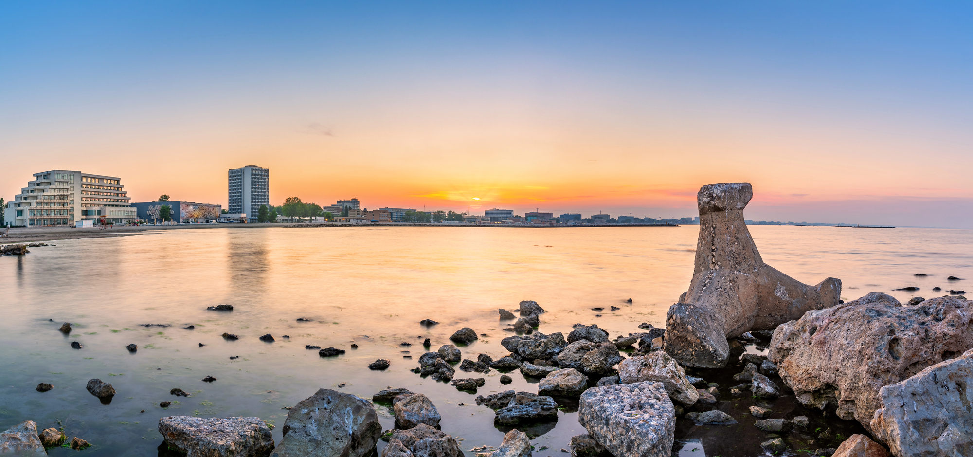 litoralul românesc la apus în stațiunea Mamaia