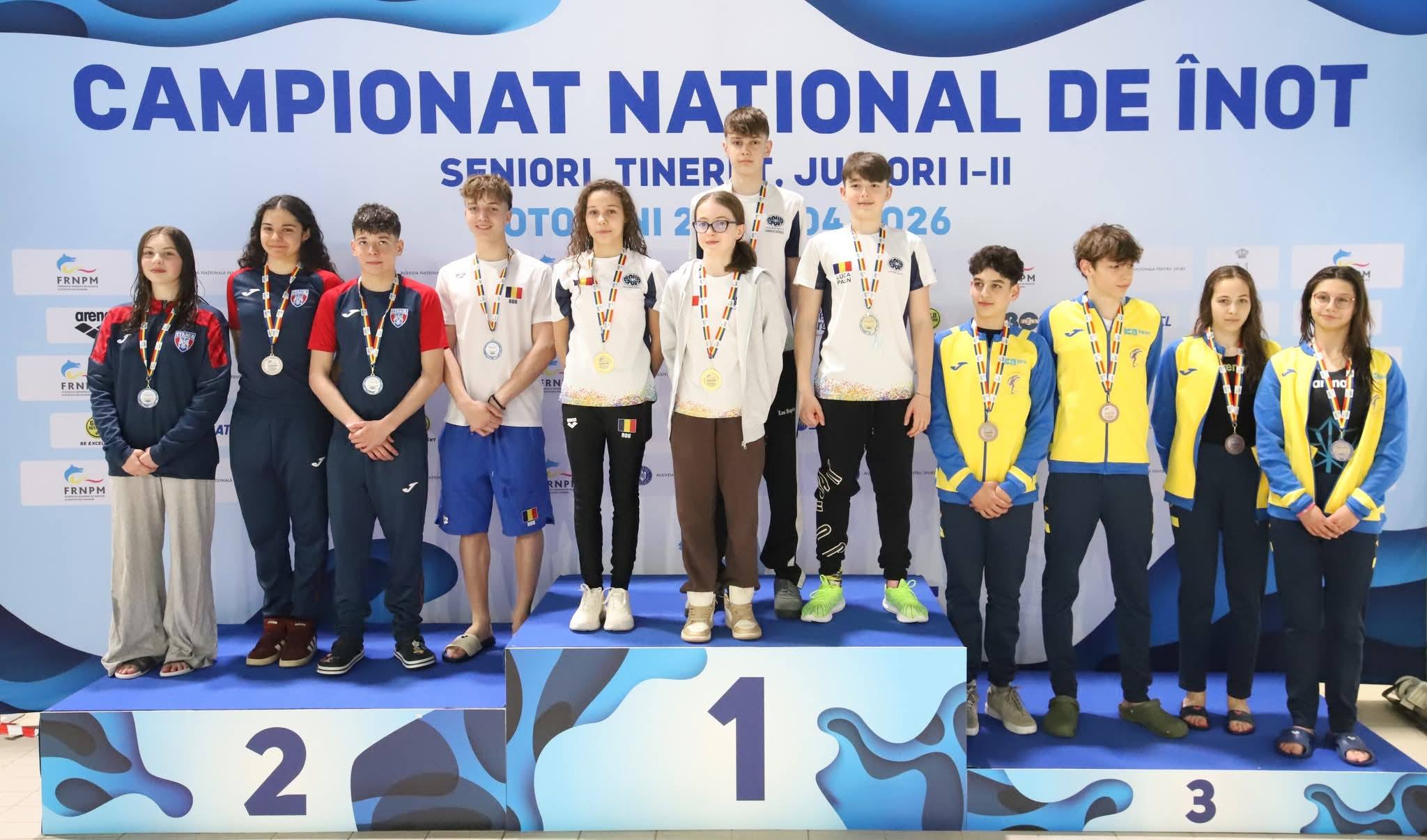 Sportivi din Baia Mare pe podium la Campionatul Național de înot, cu medalii obținute la Otopeni