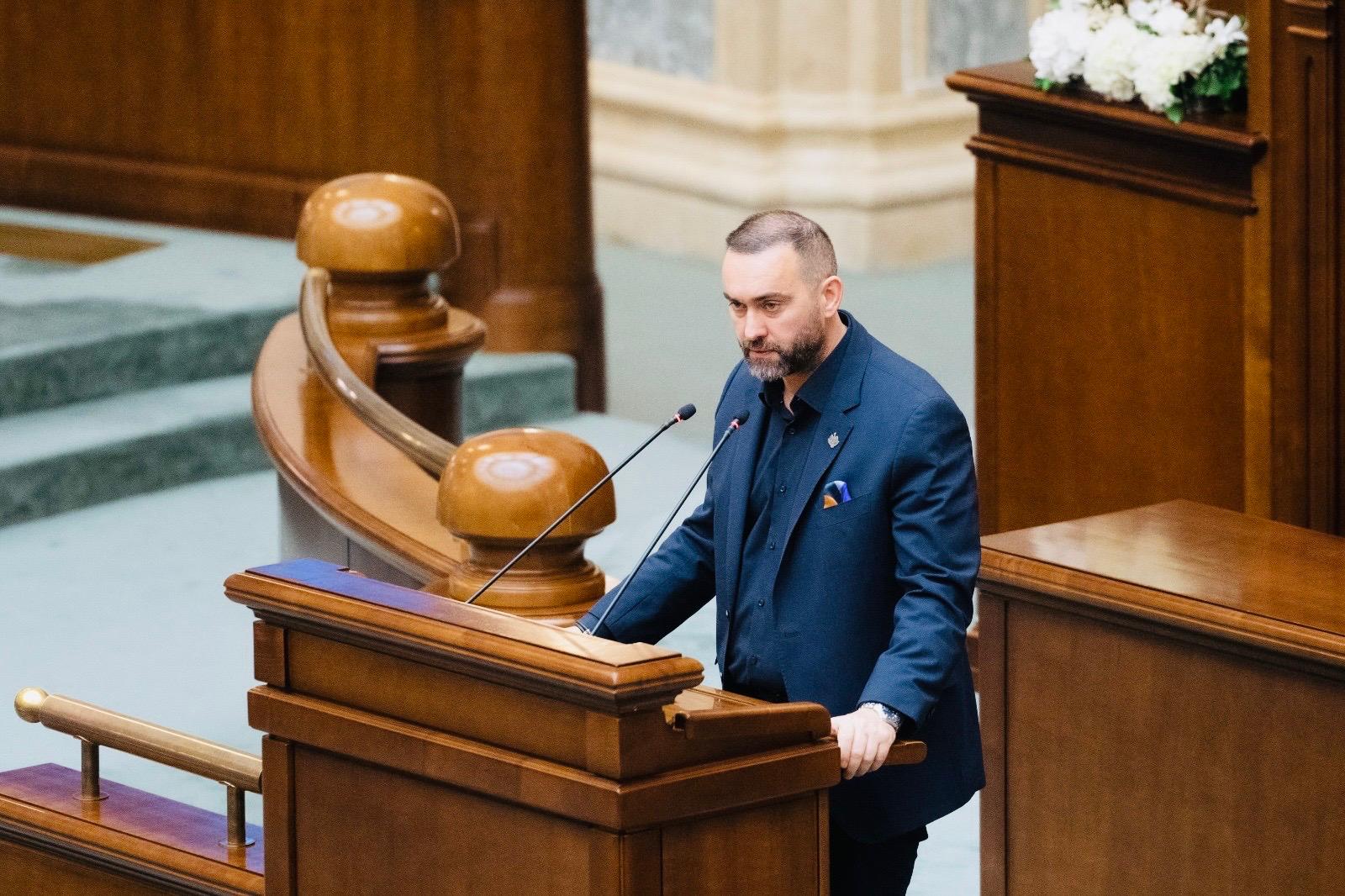 Senatorul Cristian-Augustin Niculescu-Țâgârlaș în plenul Senatului, în timpul unei intervenții privind proiectul de lege al resurselor minerale