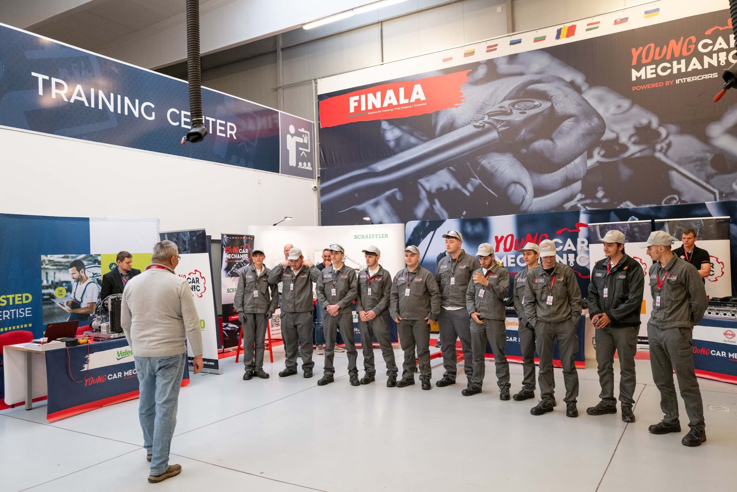 concurenți la finala Young Car Mechanic România 2026