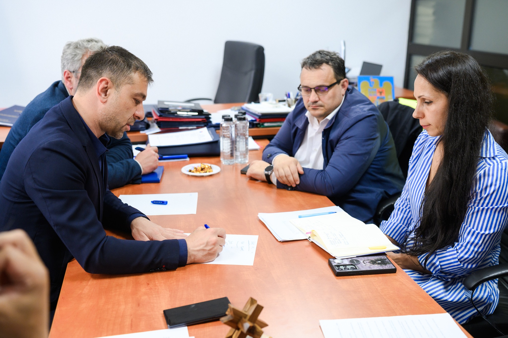 Gabriel Zetea la semnarea împrumutului CJ Maramureș pentru investiții